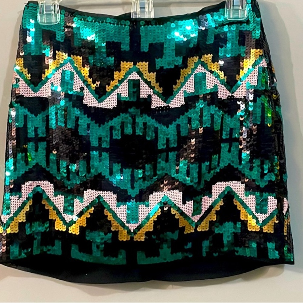 H&M MULTICOLOR SEQUIN MINI SKIRT.TRIBAL DESIGN! SIZE 4